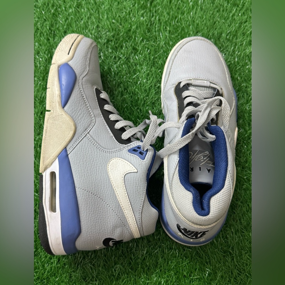 Nike Flight Legacy
Wolf Grey‎ Mystic Navy Size 7